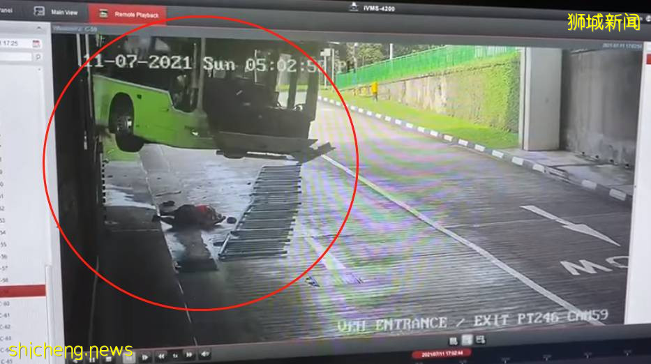 监控曝光!新加坡巴士坠落翻车这个人死里逃生,65岁司机被逮捕