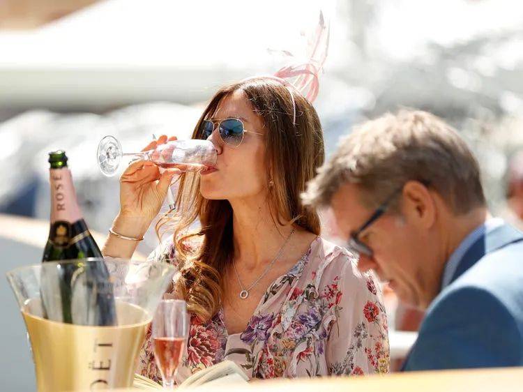 中國大使館通知：在新加坡辦離婚也有“冷靜期”，這些情況不受理