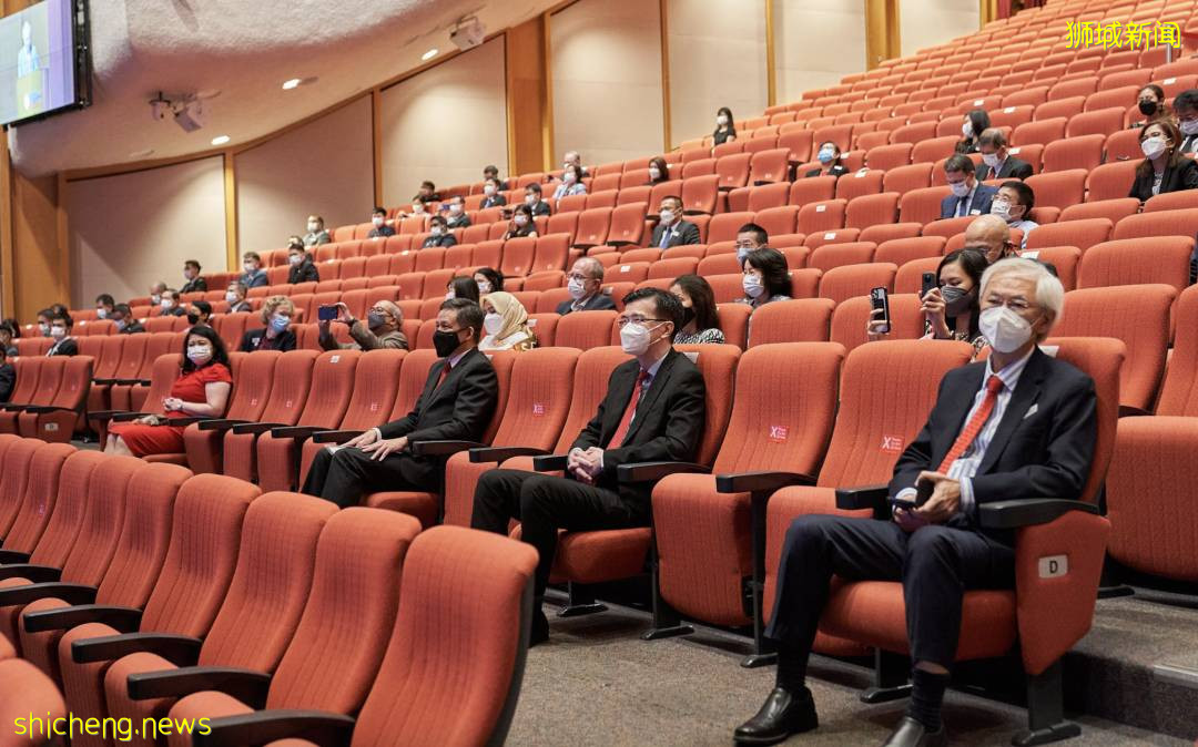 南洋理工大学表彰多位杰出校友