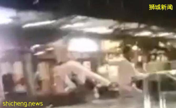 新加坡街頭驚現李小龍經典“飛踹”！不好意思！警察叔叔請你去一趟！