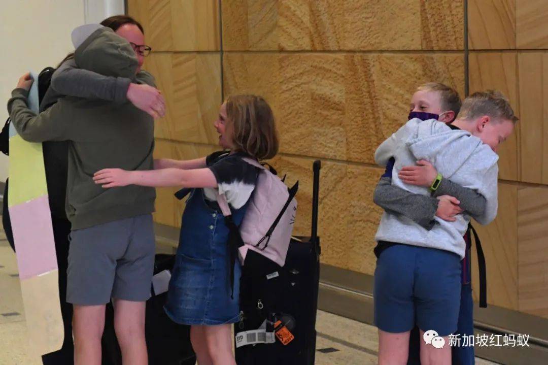 澳洲、新西兰“泡泡”团聚场面感人 新马两地何时才会出现这个场景
