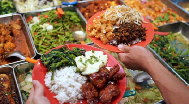 “明天就回國了!今晚,我突然想起在新加坡的50個第一次!”