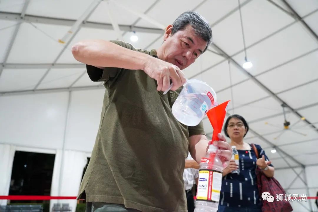 Temasek Foundation giving FREE Hand Sanitizers to households