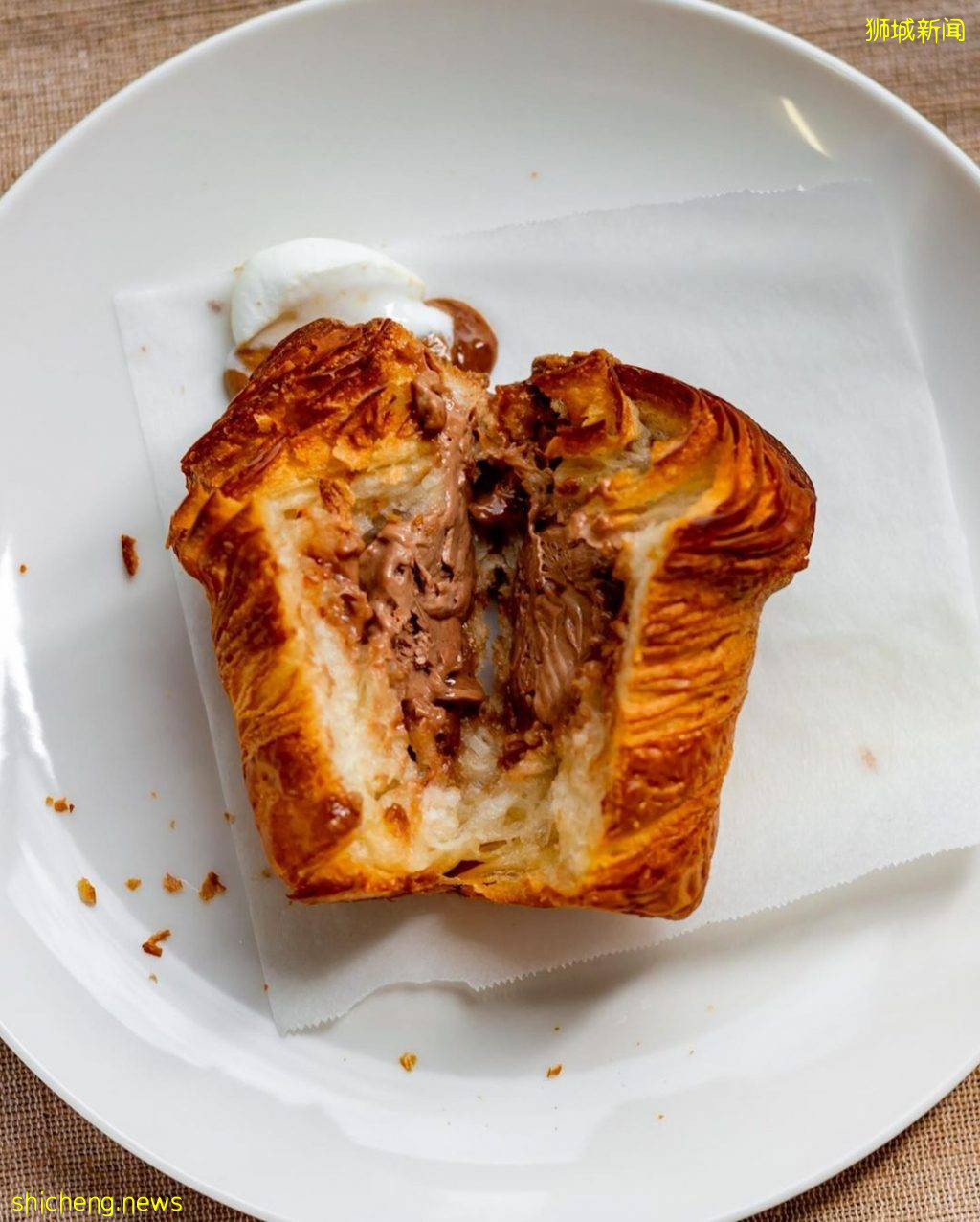 烘焙界混血面包!搜罗新加坡Cruffin好吃处🤤可颂酥脆外表、玛芬松软口感,好吃又好拍💕