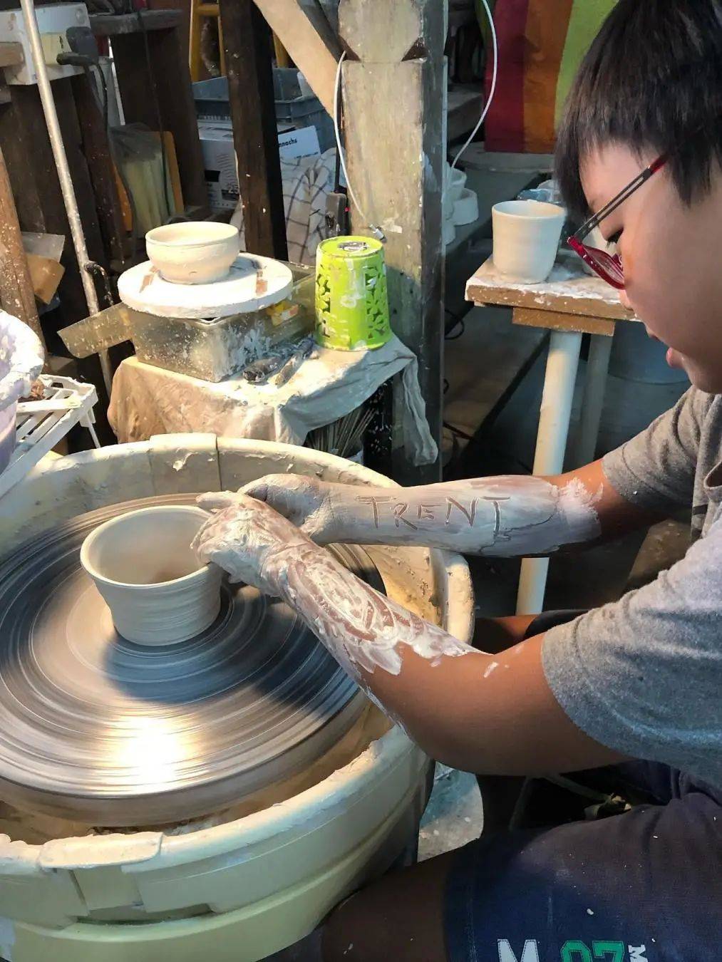 一起玩泥巴!新加坡11家陶艺馆,给娃童年加点糖,还能带作品回家