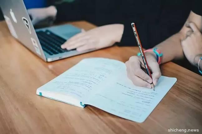 为应对新冠肺炎疫情，新加坡政府将延后高等学府毕业生偿付学贷和利息一年