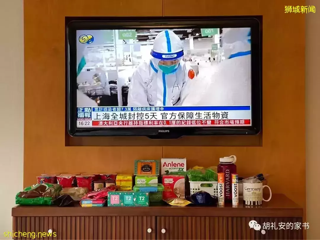 “从新加坡回到上海,封锁一再延长,我被卷入了这场前所未有的大事件”