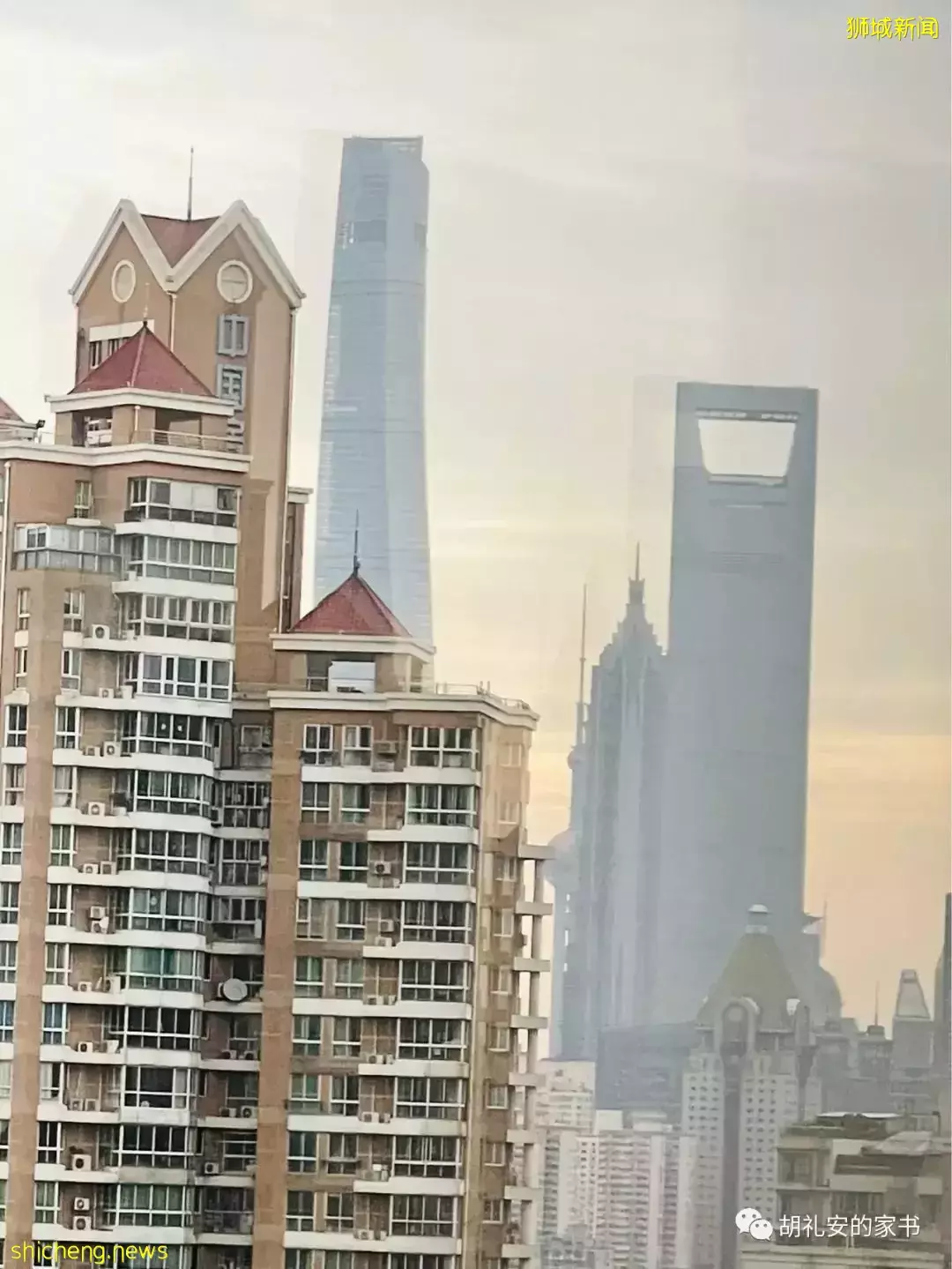 “从新加坡回到上海,封锁一再延长,我被卷入了这场前所未有的大事件”