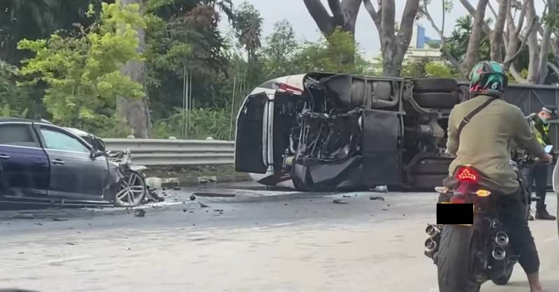 裕廊载有21名乘客的公共汽车发生侧翻