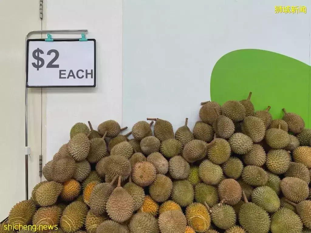 榴梿只要2新币!Giant Tampines超便宜的榴梿堆成山啦