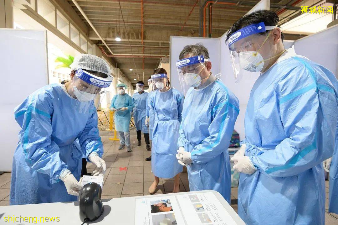 新加坡部长身穿防护服+口罩面罩发视频：情况变得越来越好