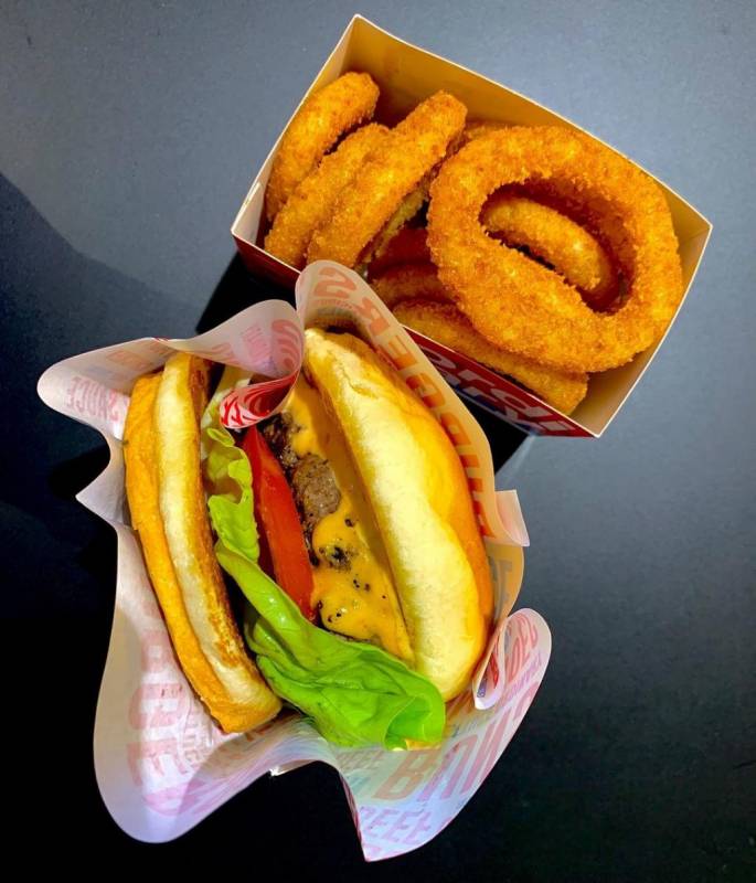 “Ordinary Burger”新晉漢堡專賣店🍔 厚實多汁肉餅、獨創海鮮漢堡😍 一粒S$5.30起