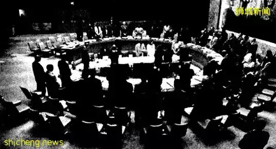 78年，邓小平访问新加坡，李光耀问他：如果你出生在新加坡会怎样