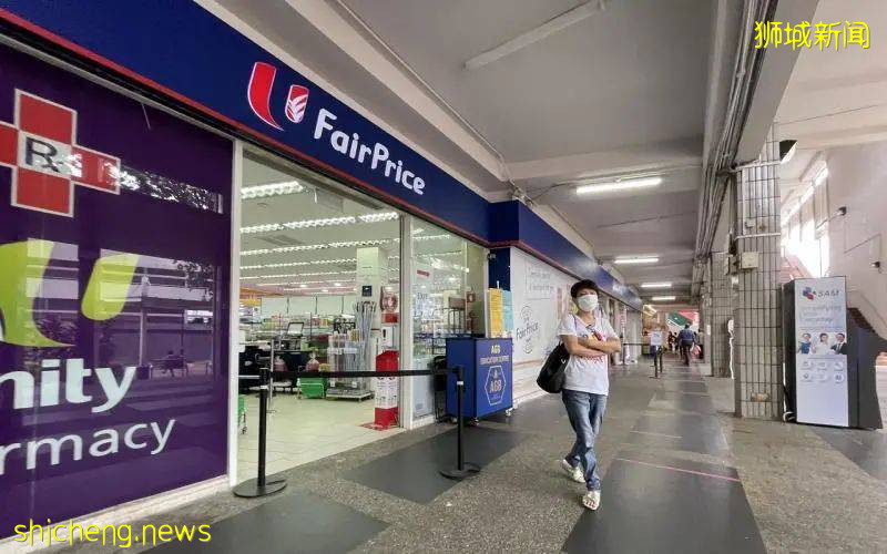 7月26日和27日,新加坡民众可到两个居民委员会中心领取自助检测仪