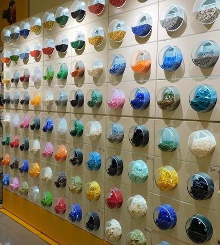 全島最大！新加坡樂高新店5大超牛體驗，虛擬拼裝、3.9米魚尾獅馬賽克牆、魔幻主題展