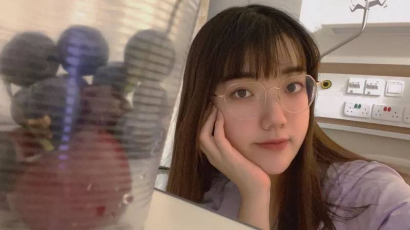 热议！中国女孩隔离视频火了，新加坡到底该不该给外国人买单