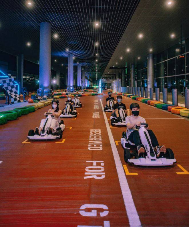 樟宜机场恐龙主题嘉年华!户外迷你卡丁车、炫彩夜间赛道🏎️ S$8优惠价至到12月底