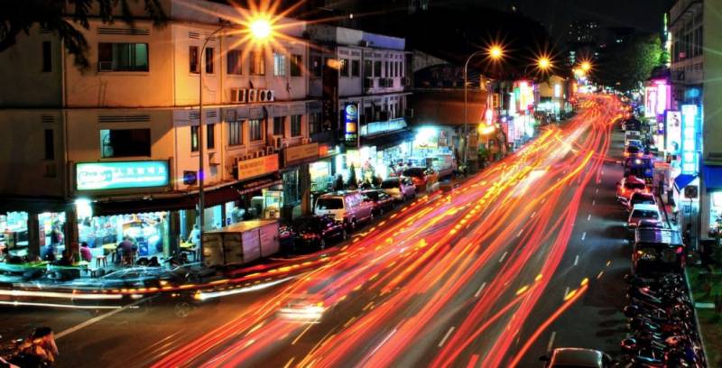 “明天就回國了!今晚,我突然想起在新加坡的50個第一次!”