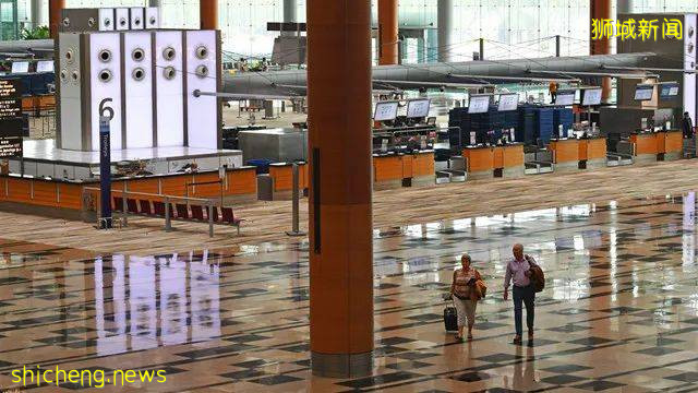 武汉3000人超级派对让世界羡慕!新加坡网友炸了:让美国好好看看