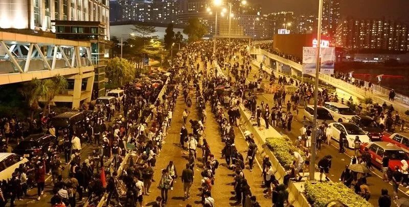 李显龙：绝不能让香港的情况，发生在新加坡