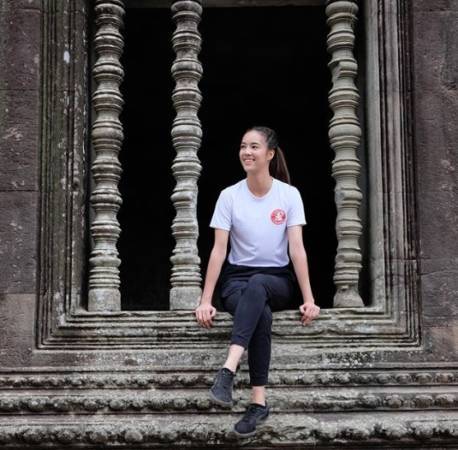 片场无父女 郑颖与老爸保持距离