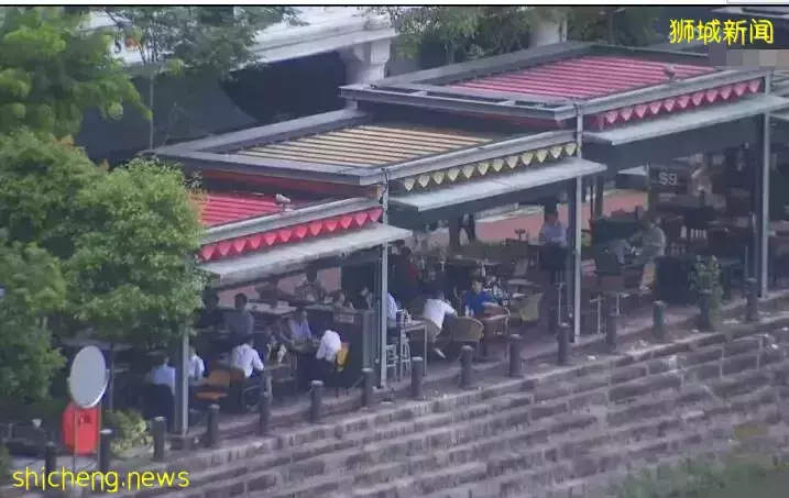 疫情3年“逼”走25万人,劳资市场出现“人荒”,困扰新加坡的人口魔咒再次加剧