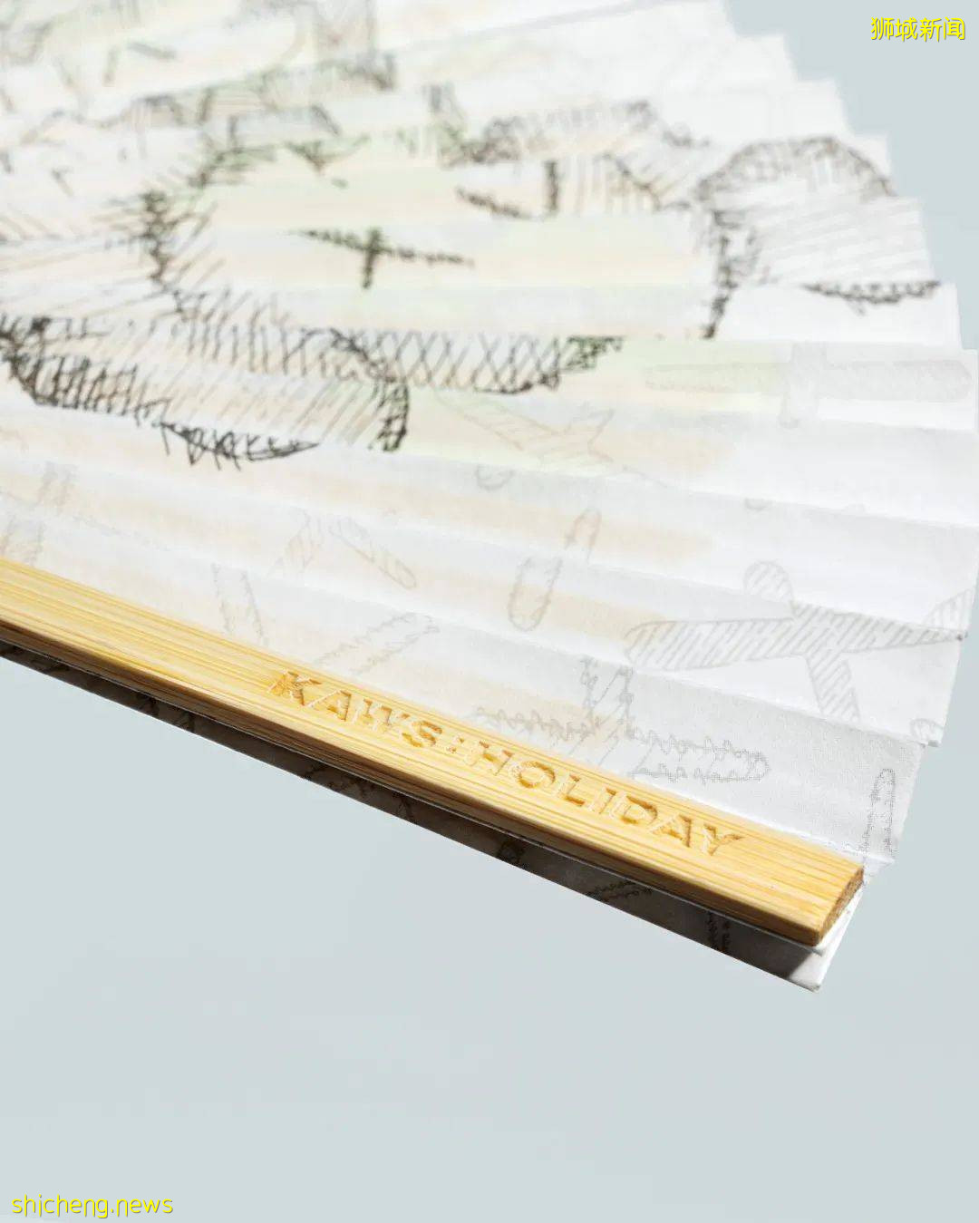 《KAWS: HOLIDAY》11月正式登陸新加坡！42米濱海灣浮動舞台巨型擁抱雕塑&獅城獨家收藏品，讓你大飽眼福