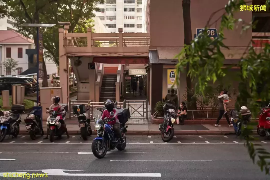 一个月赚8500新币!这个新加坡外卖员满勤31天,晒收入