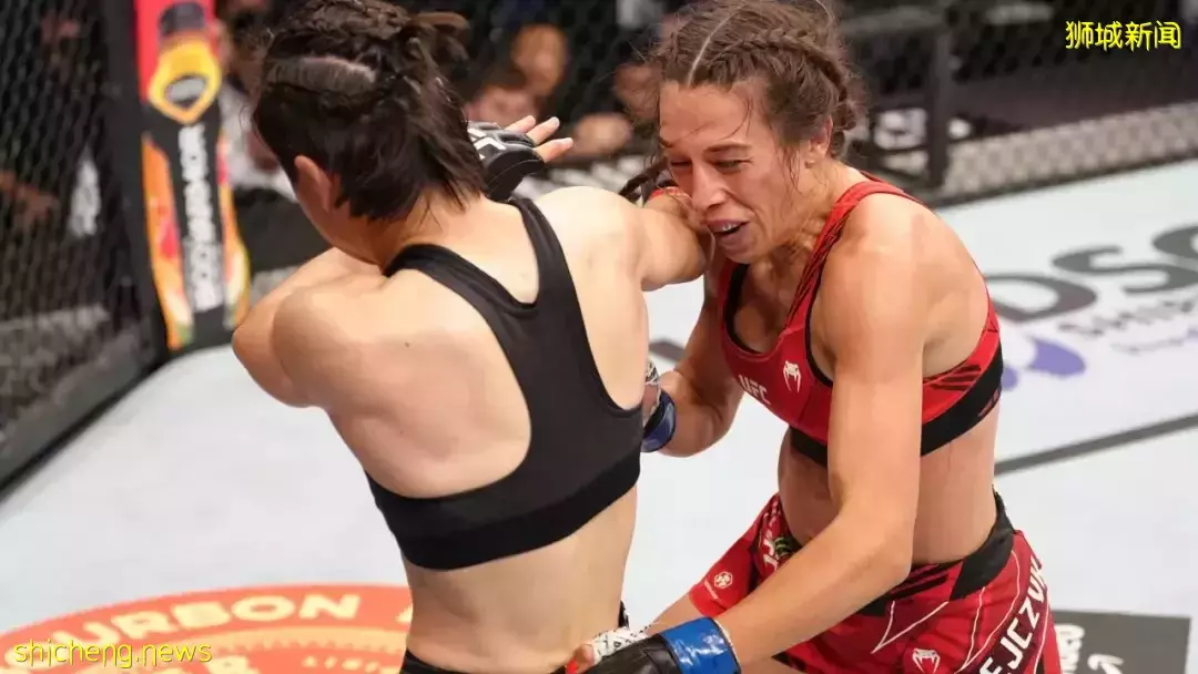 中国格斗女神震撼新加坡!两回合KO对手,剑指金腰带