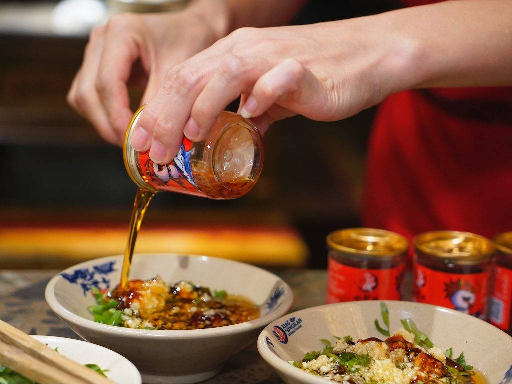 JJ林俊杰都来打卡的超劲爆火锅店现在免费送美国肥牛啦!锅底醇厚浓香,食材新鲜美味,一秒带你去火锅之城