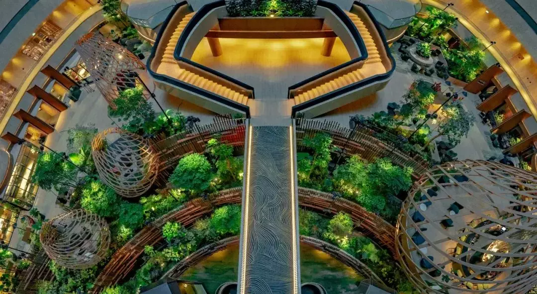 拥有2400多种植物,还有小鸟生活,新加坡这家酒店太美