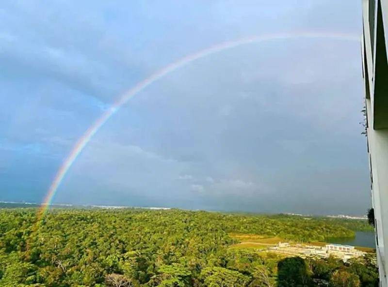 罕见!新加坡再现神奇天象,万道光芒从天空射下,50张美图刷屏