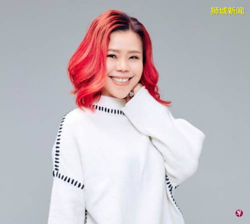 出生柔佛黄亭之 写歌为新加坡庆生