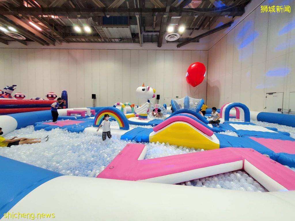 溜娃新去处👏新加坡最大的室内充气城堡嘉年华回归!随你旋转跳跃、自由蹦跶👧
