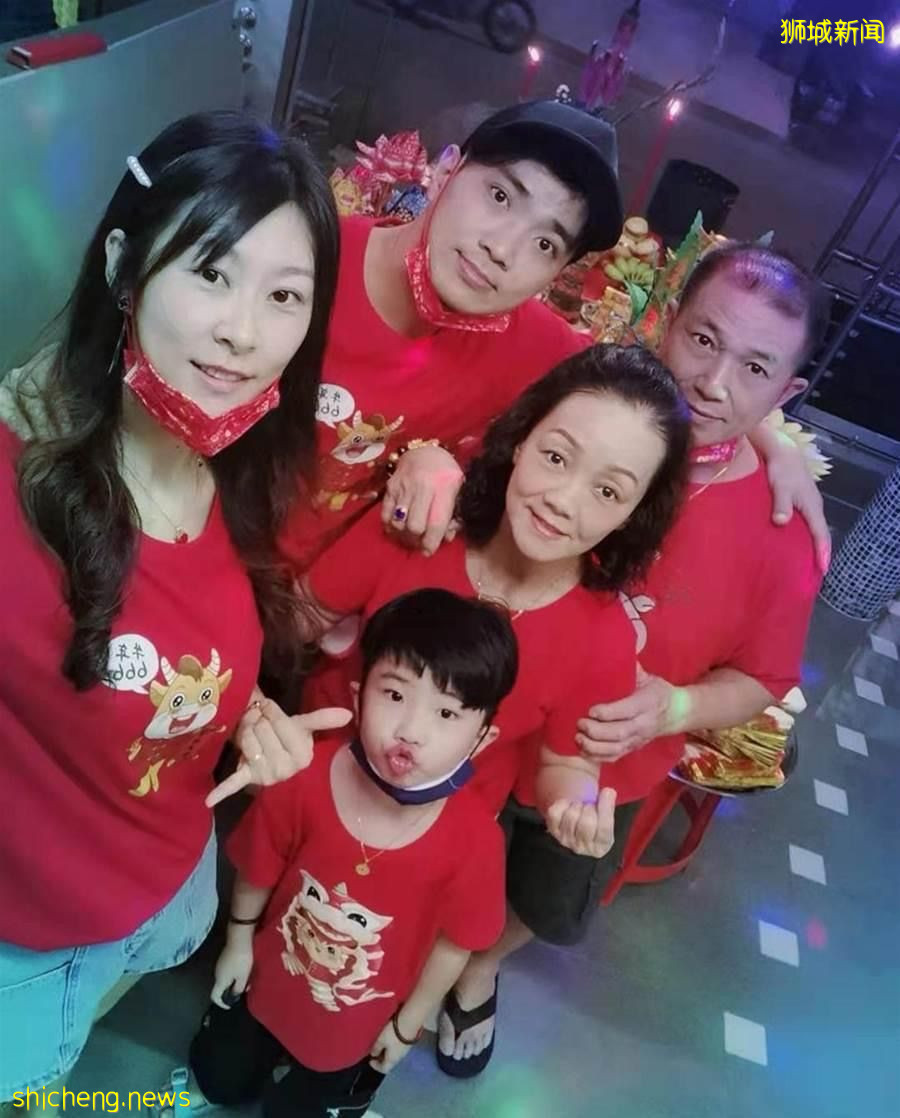 新加坡厨师放假回马变失业,在母亲建议下卖椰浆饭,结果颠倒传统一炮而红