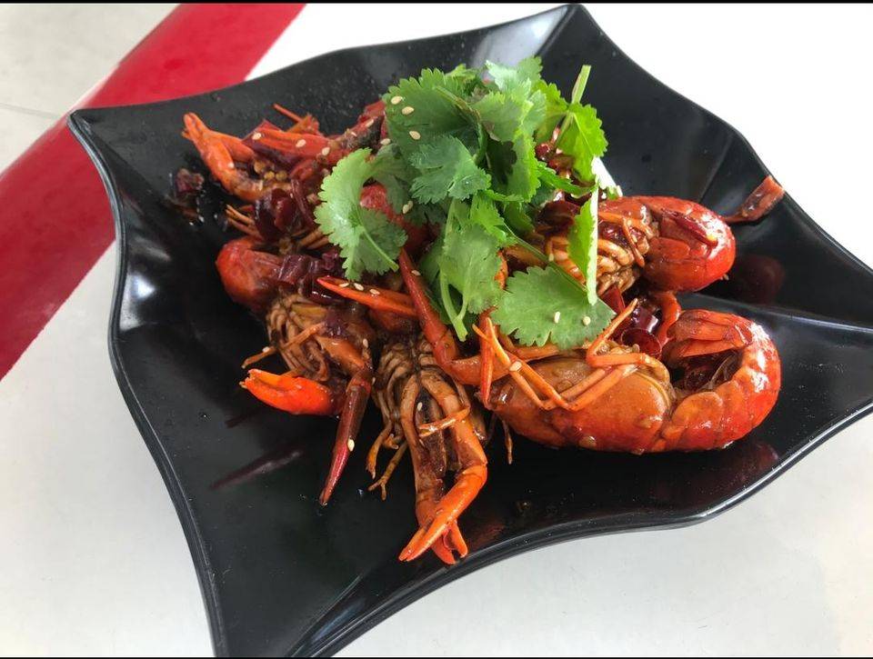 干饭人必去🔥 “小马哥麻辣香锅/烤鱼”36种食材随意拿!挑战大胃王😎 装得下多少,就给你多少