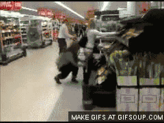 小时候玩的脱裤子游戏在新加坡场景再现!结果杯具啦