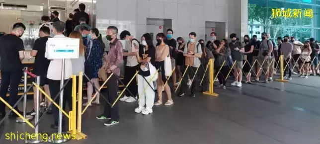 大幅反弹！新加坡再破10000例，实拍外面到处都是人！“别拿新冠当借口！”