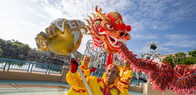 新加坡环球影城“环球接鸿运”，变形金刚将以中文向您拜年