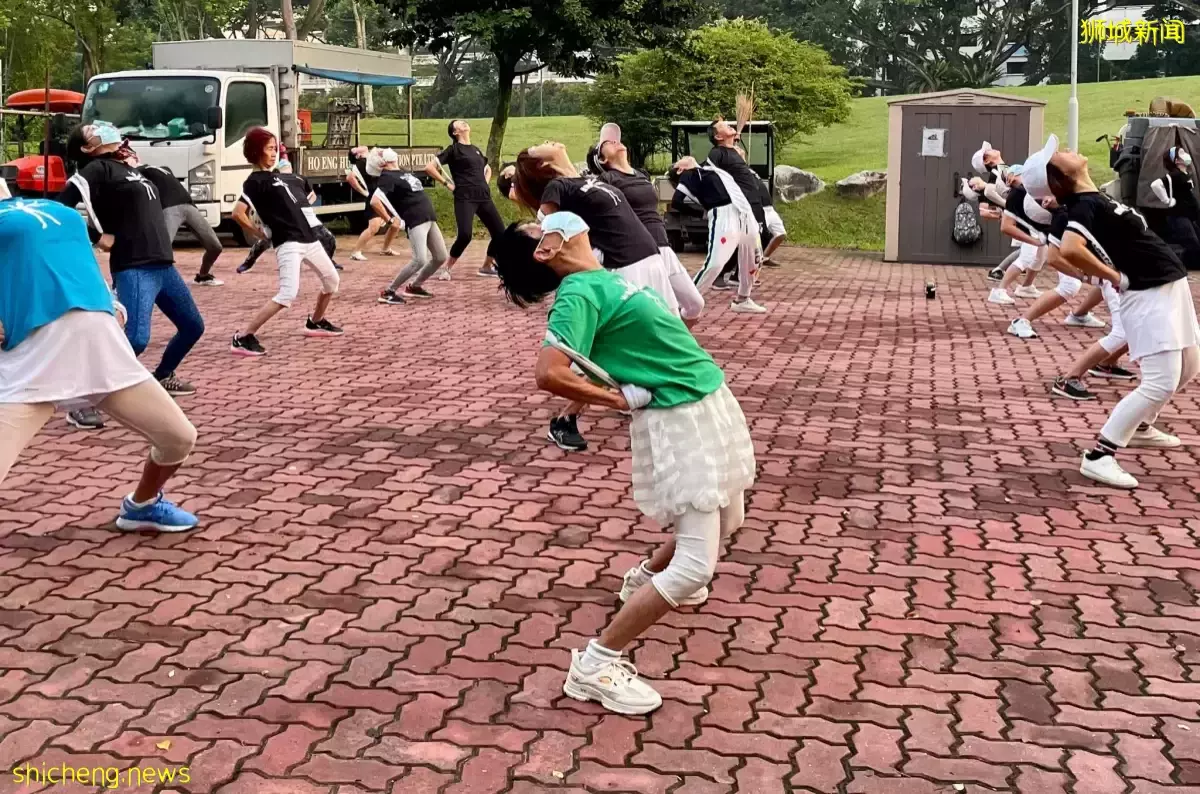 90岁阿嬷每日到公园做拉伸操 提倡健康慢老 无病到老