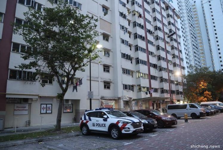 婆孙反锁家中大吵大闹 惊动警方上门调查