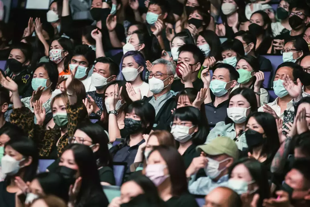 實拍:林俊傑2000人演唱會座無虛席、不設安全距離!王乙康到場