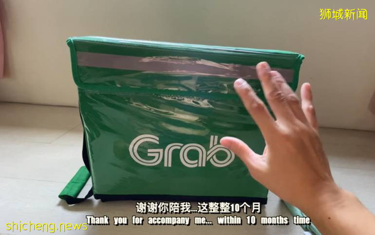 因爲疫情，他從新加坡知名銀行辭職，送起了外賣，日入200新幣