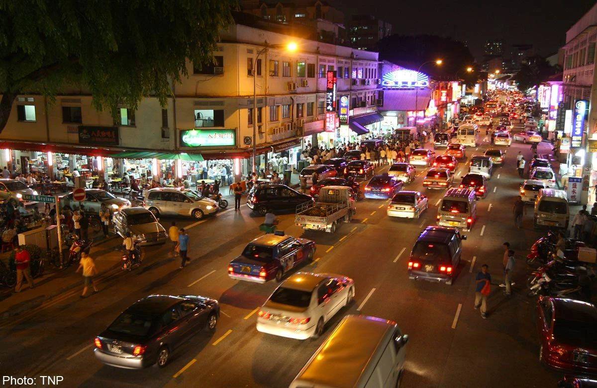 昨晚，我們在新加坡芽籠紅燈區吃雞，是怎樣一種體驗