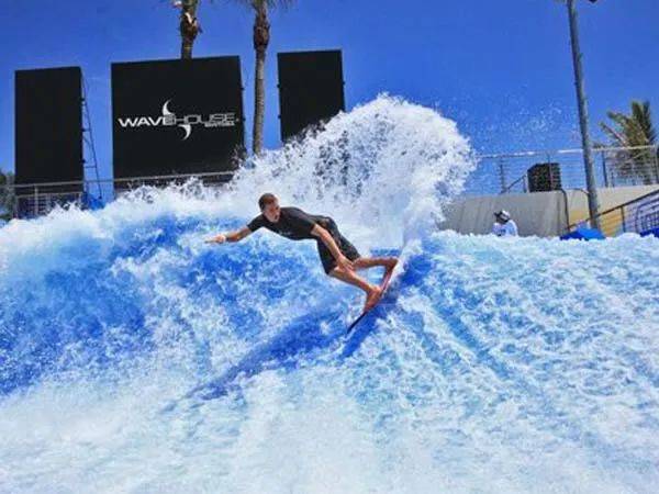 小坡岛情报 5种新加坡值得尝试的水上运动及其运动中心