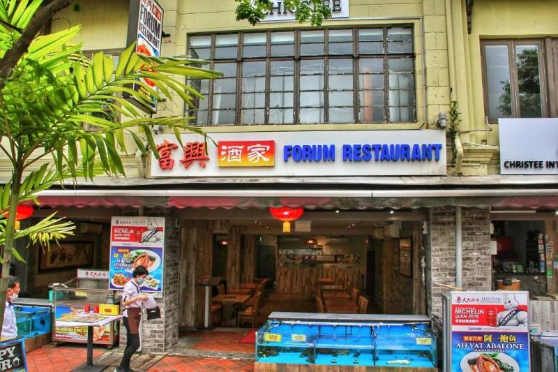 狮城港式粤菜四大名厨之一,坐镇新加坡河畔20年老字号,为你带来惊喜和福利