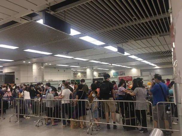 新加坡正尋求與中國等國互開“航空泡泡”!實拍香港人“逃往”深圳