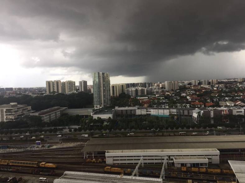 猶如世界末日!實拍新加坡被海嘯雲“吞沒”!暴雨、發大水、樹倒