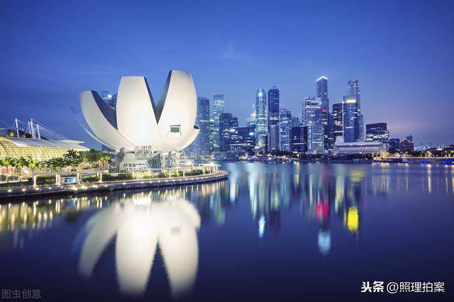 新加坡今天生的越多奖励越多,可谁知几十年前它却连控15年生育