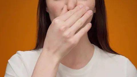 邻居闻到腐臭味后才发现,新加坡这个独居老太已去世